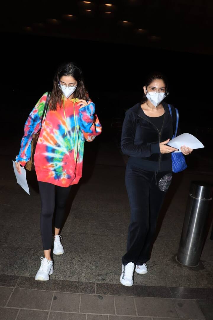 अनन्या भी अपने परिवार के साथ न्यूयॉर्क रवाना हुई हैं.