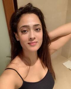 अभिनेत्री श्वेता तिवारी ने फ्लॉन्ट किए एब्स, फैन्स के होश उड़े, चाहने वालों ने दिया Fittest Mom का खिताब, देखें