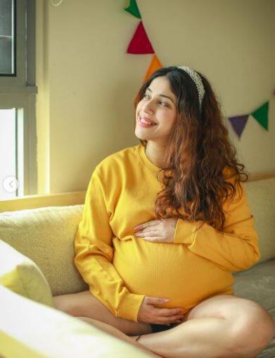 The actress is going through one of the happiest yet toughest periods of her life and in a recent post on Instagram, Aditi shared a set of some adorable pictures from her at-home pregnancy photoshoot. [pic credit: Instagram/Addite Malik]