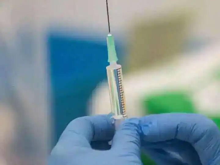 Bankura Vaccination stopped due to lack of syringes Bankura: ভ্যাকসিন আছে, সিরিঞ্জ নেই! বাঁকুড়ার বহু কেন্দ্রে বন্ধ ভ্যাকসিনেশন