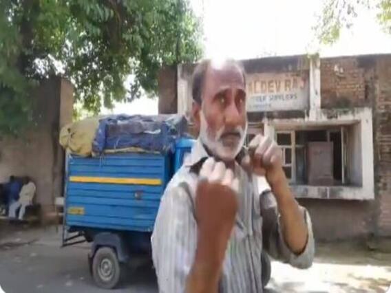 Abid Khan: ऑटो ड्राइवर की नौकरी छोड़ पूर्व बॉक्सर ने फिर शुरू की कोचिंग, वीडियो हुआ था वायरल Abid Khan: ऑटो ड्राइवर की नौकरी छोड़ पूर्व बॉक्सर ने फिर शुरू की कोचिंग, वीडियो हुआ था वायरल