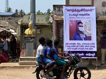 Tamilnadu people flex to wishesh for mayur shelke for his child saving குழந்தையை காப்பாற்றிய ரயில்வே ஊழியர் ஷெல்கேவை பாராட்டி மன்னார்குடியில் பேனர்..