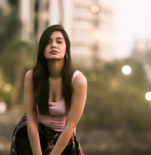 दिव्या ने अपने इंस्टाग्राम पर एक रील वीडियो शेयर की थी. जिसमें उनके लुक को लेकर फैन्स लगातार निशाना साध रहे हैं. इस पर एक्ट्रेस ने उन्हें जवाब दिया है.