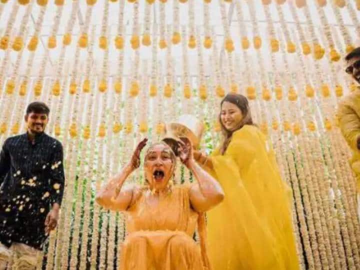 हल्दी सेरेमनी के दौरान ज्वाला ने पीली साड़ी पहनी. इसमें वह बेहद खूबसूरत दिख रही हैं.