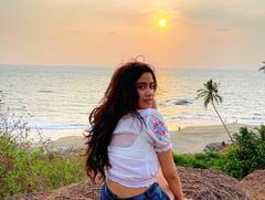 Janhvi Kapoor फिटनेस ट्रेनर के साथ मालदीप से छुट्टियां एंजॉय करके लौटीं मुंबई, देखें तस्वीरें