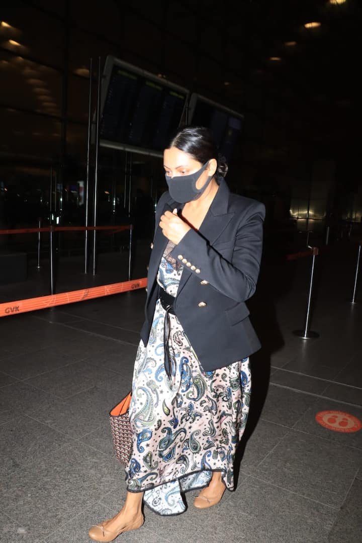 कल रात मुबंई एयरपोर्ट पर शाहरुख की पत्नी गौरी खान नज़र आईं.