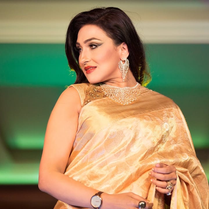 কিছুদিন আগেই করোনা আক্রান্ত হয়েছিলেন ঋতুপর্ণা সেনগুপ্ত। শ্যুটিংয়ে গিয়েই কোভিড আক্রান্ত হয়েছিলেন তিনি। নিজের বাড়িতেই নিভৃতবাসে থেকেছেন তিনি।