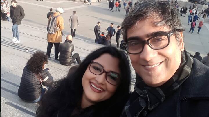 টলিউডে ক্রমশ চওড়া হচ্ছে করোনার থাবা। কিছুক্ষণ আগেই জানা গিয়েছে, করোনা রিপোর্ট পজিটিভ এসেছে অভিনেতা ও নাট্যকর্মী কৌশিক সেন ও তাঁর স্ত্রী রেশমী সেন।