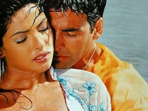 अभिनेता अक्षय कुमारचे (Akshay Kumar) नाव त्याच्या काळातील अनेक मोठ्या अभिनेत्रींशी जोडले जात होते. यामध्ये रवीना टंडन (Raveena Tandon), शिल्पा शेट्टी (Shilpa Shetty), प्रियंका चोप्रा (Priyanka Chopra) या अभिनेत्रींचा समावेश आहे.