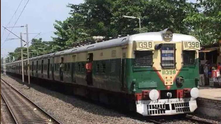the rail wants to resume local train service, Wrote latter to west bengal government Local Trains Update: অতিরিক্ত ভিড় হচ্ছে স্টাফ স্পেশ্যালে, লোকাল চালু করতে চায় রেল