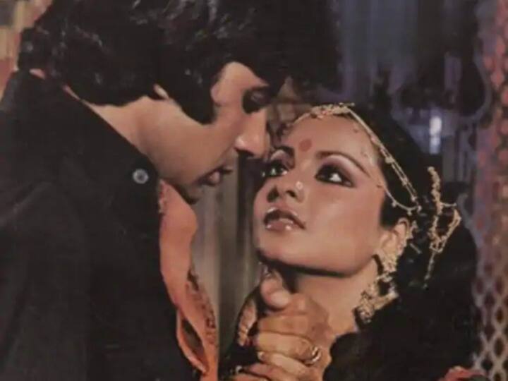 इतने बड़े स्टार्स को देख लोगों की बड़ी भीड़ जुट गई. कहते हैं इसी भीड़ में से एक शख्स लगातार एक्ट्रेस रेखा के लिए आपत्तिजनक शब्द बोल रहा था.
