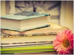 World Book and Copyright Day 2021: किताबें आपको ज्ञान के साथ जिंदगी की समझ भी देती हैं