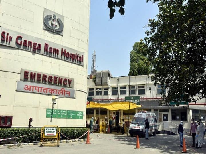 25 sickest patients die at Sir Ganga Ram Hospital in Delhi low pressure oxygen likely cause दिल्ली के सर गंगाराम अस्पताल में गंभीर रूप से बीमार 25 मरीजों की मौत, ऑक्सीजन की नई खेप पहुंची