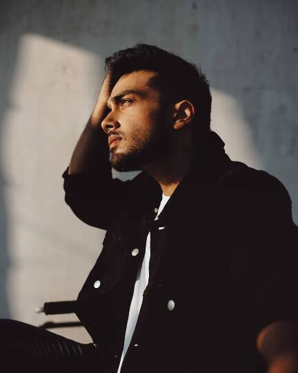 உனக்காக கரையோனும் ,மெழுகாக எரியோனும், வாரேனே உன்ன தேடி..