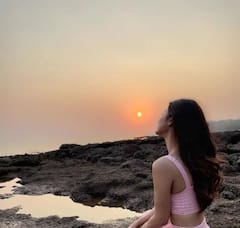 'नागीन' फेम अभिनेत्रीचा सनसेट पॉईंटवर स्लीम अंदाज, पहा फोटो