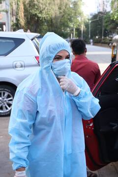 राखी तेरे रंग हज़ार: दो दिन पहले शॉर्ट्स में खरीद रही थीं सब्ज़ियां, आज PPE किट पहने इस अंदाज़ में दिखीं Rakhi Sawant