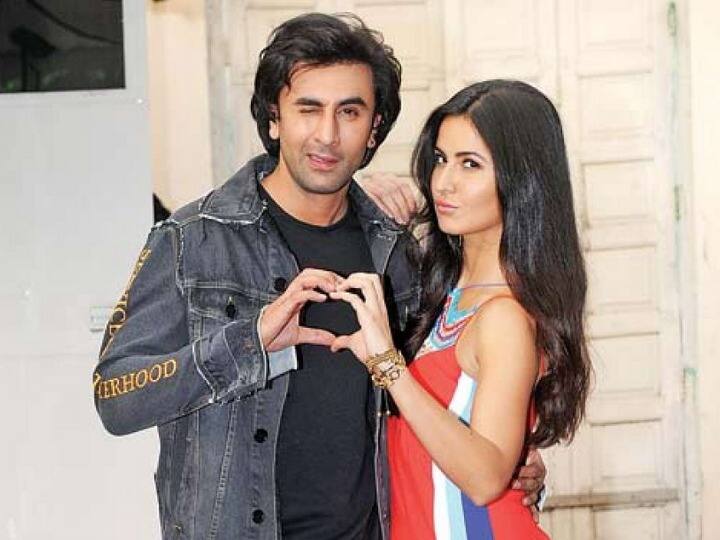 ख़बरों की मानें तो नीतू ने हर उस फंक्शन और फैमिली गेट टुगैदर में जाना छोड़ दिया था जहां रणबीर कैटरीना को साथ लेकर आते थे. यहां तक की कपूर फैमिली की सालाना क्रिसमस पार्टी में भी नीतू सिर्फ कैटरीना के कारण ही जाना छोड़ चुकी थीं.नीतू का मैसेज साफ़ था, वह कैटरीना को सख्त नापसंद करती थीं. कहते हैं आगे चलकर रणबीर और कैटरीना के ब्रेकअप की यह भी एक बड़ी वजह बनी थी.