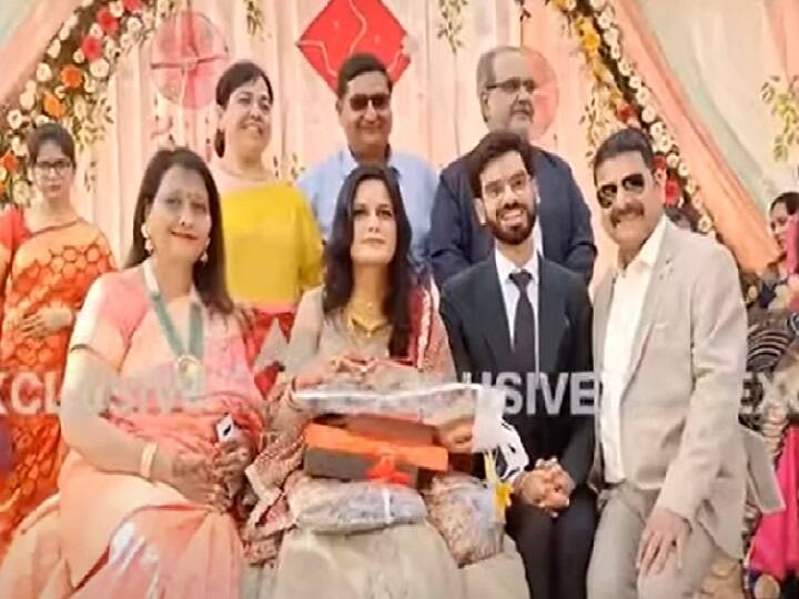 lucknow violation of covid protocol in up cabinet minister bhupendra singh son wedding UP: बेटे की शादी में मंत्री जी भूले कोरोना प्रोटोकॉल, सोशल डिस्टेंसिंग की उड़ी धज्जियां, मुंह पर नहीं दिखा मास्क