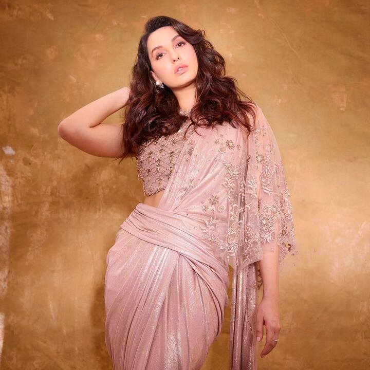 नोरा फतेही यानि खूबसूरती का जीता जागता दूसरा नाम. नोरा कहीं भी जाएं इनके डांस के चर्चे तो होते ही हैं लेकिन उससे भी ज्यादा ये अपनी खूबसूरती से हर किसी का दिल जरूर धड़का देती हैं. (Photo Credit - instagram)