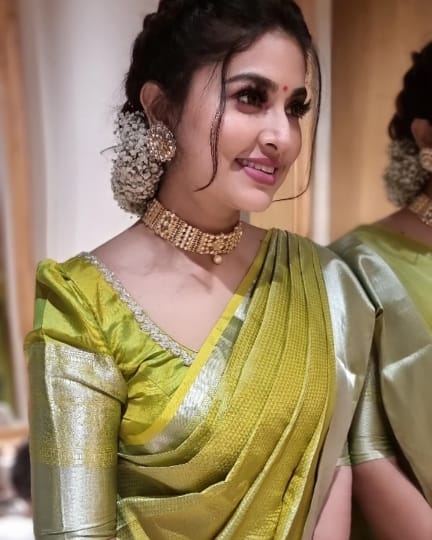 மின்னலாய் போனாயே இதயத்தை தொலைச்சி புட்டேன்