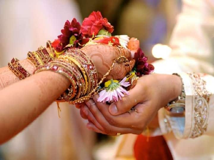 Woman calls off marriage as groom fails to recite table of 2 before garlands are exchanged ਵਿਆਹੁਣ ਗਏ ਮੁੰਡੇ ਨੂੰ ਕੁੜੀ ਨੇ ਕਿਹਾ ਦੋ ਦਾ ਪਹਾੜਾ ਸੁਣਾ, ਮੁੰਡੇ ਦੇ ਉੱਡੇ ਹੋਸ਼, ਬੇਰੰਗ ਪਰਤੀ ਬਰਾਤ