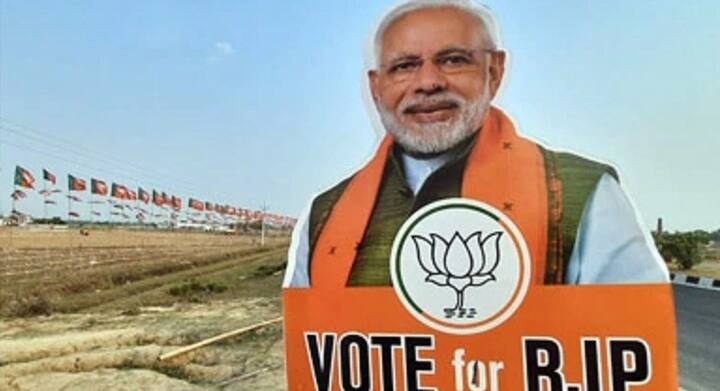 ખાસ વાત છે કે પીએમ મોદીએ બંગાળની ચૂંટણીમાં પોતાની તમામ રેલીઓ રદ્દ કરી દીધી છે. આ રેલીઓ રદ્દ થવાના કારણે બંગાળમાં પીએમની રેલીઓના મંડપ ઉખડવા લાગ્યા છે, અને ખુરશીઓ-બેનરો પણ હટવા માંડ્યા, આની તસવીરો પણ સામે આવી છે.