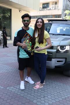 Disha Parmar का बालों में अटका मास्क तो बड़े प्यार से सुलझाते दिखे Rahul Vaidya, तस्वीरों में नज़र आ गया दोनों का बेपनाह प्यार