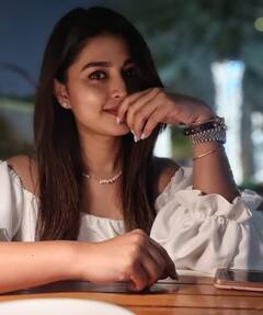 கடைகண் பார்வைதனை கன்னியர்தான் காட்டிவிட்டால்.. மோஸ்ட் ப்யூட்டிஃபுல் ஸ்னேஹா..