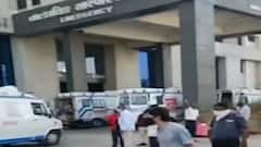 Himmatnagar: સંક્રમણ વકરતા સિવિલ હોસ્પિટલની બહાર એમ્બ્યુલન્સની લાગી કતારો, જુઓ વીડિયો