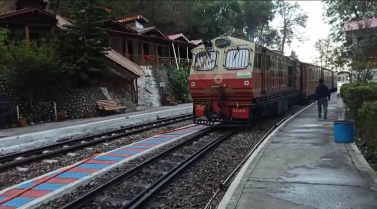 Vistadom on Kalka-Shimla Heritage railway track will not Ply from April 24 ਕਾਲਕਾ-ਸ਼ਿਮਲਾ ਹੈਰੀਟੇਜ ਰੇਲਵੇ ਟਰੈਕ 'ਤੇ ਚੱਲਣ ਵਾਲੀ ਵਿਸਟਾਡੋਮ 24 ਅਪਰੈਲ ਤੋਂ ਬੰਦ