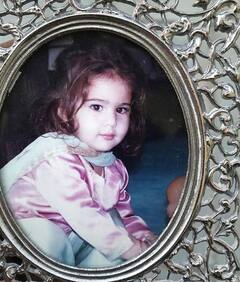 Saba Ali Khan ने शेयर की Sara ali Khan की चाइल्डहुड फोटो, बचपन में भी देती थीं एक्ट्रेस जैसे पोज