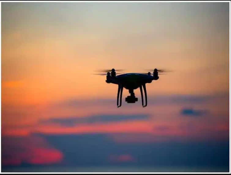 Jammu: Drone once again appeared last night, hovered over Sunjwan Military Brigade जम्मू: बीती रात एक बार फिर दिखा ड्रोन, सुंजवान मिलिट्री ब्रिगेड के ऊपर लगाया चक्कर