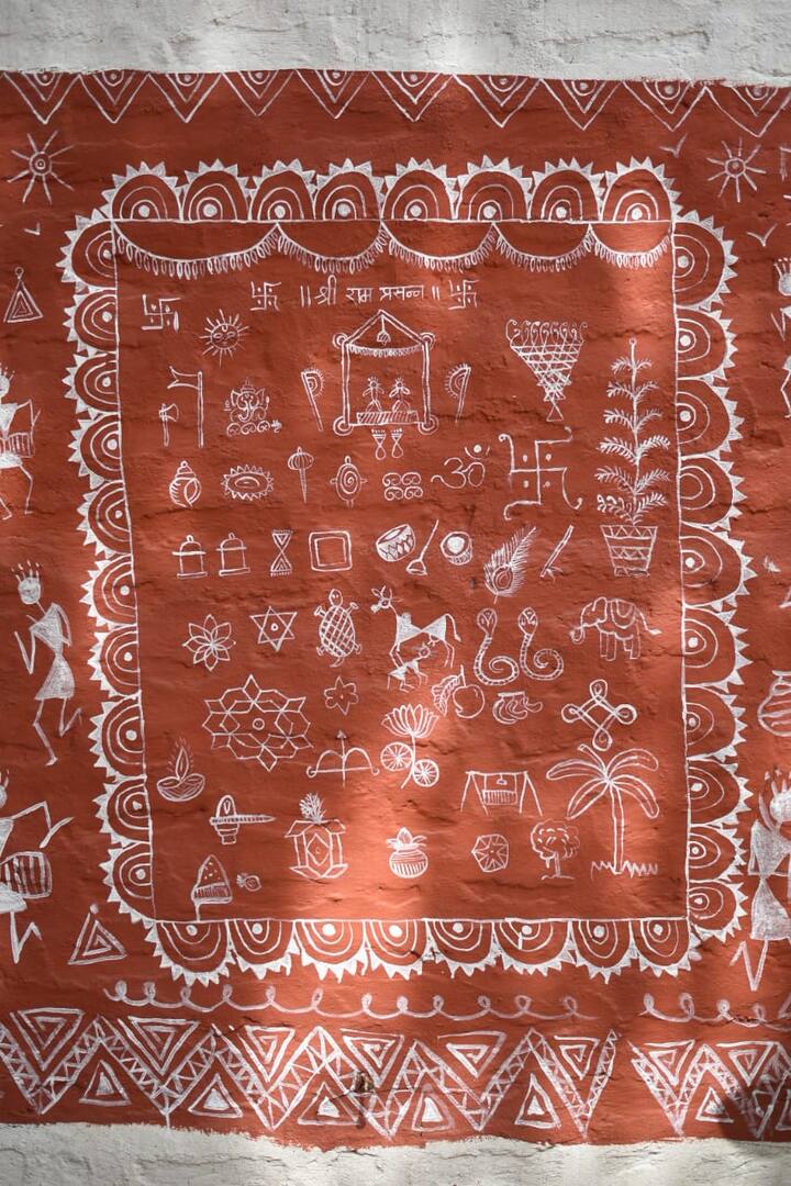 भाग्यश्री या रामभक्त असल्याने त्यांनी रामायण चित्र काढायचं सुचलं आणि त्यांनी काम सुरु केलं.