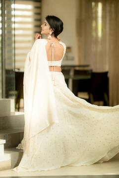 மின்னலைப் பிடித்து மின்னலைப் பிடித்து.. சமந்தா லுக் அலைக் பவித்ரா பிக்ஸ்..