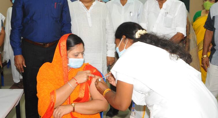 Corona vaccine shortage in Vellore district Corona Vaccine Shortage | வேலூர் மாவட்டத்தில் நிலவும் கொரோனா தடுப்பூசி தட்டுப்பாடு..