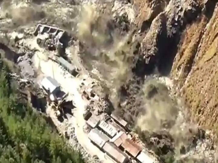 Uttarakhand Glacier Burst: जोशीमठ येथे हिमकडा कोसळल्यामुळे दोघांचा मृत्यू, लष्कराकडून बचावकार्य सुरु Uttarakhand Glacier Burst two died in joshimath after glacier burst Uttarakhand Glacier Burst: जोशीमठ येथे हिमकडा कोसळल्यामुळे दोघांचा मृत्यू, लष्कराकडून बचावकार्य सुरु