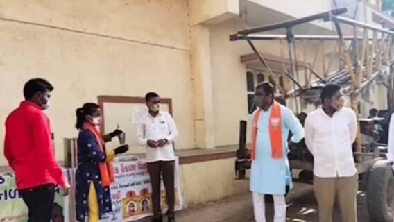Gandhinagar: મનપાની ચૂંટણી મોકૂફ છતાં ભાજપના ઉમેદવારોએ સેવાના નામે કર્યો પ્રચાર