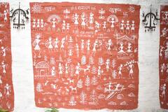 PHOTO | घराच्या भिंतीवर साकारली रामायण वारली चित्रकला!