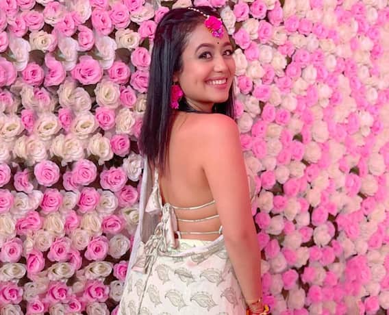 Photo: सिंगिंग में ही नहीं स्टाइल में भी नंबर वन हैं Neha Kakkar, देखें उनके बेस्ट साड़ी लुक Photo: सिंगिंग में ही नहीं स्टाइल में भी नंबर वन हैं Neha Kakkar, देखें उनके बेस्ट साड़ी लुक
