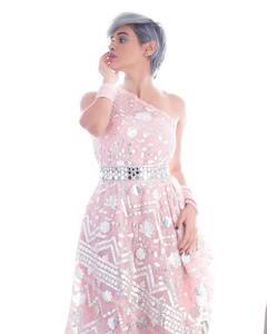 Photo: 6 बॉलीवुड सिंगर, जो कई एक्ट्रेस को खूबसूती और हॉटनेस में देती हैं मात