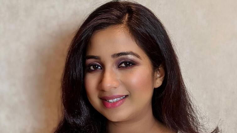 Coronavirus Update: Shreya Ghoshal urges everyone to meet people only if it is unavoidable Shreya Ghoshal on Coronavirus: 'খুব প্রয়োজন না হলে বাইরে বেরোবেন না', আর্জি শ্রেয়ার