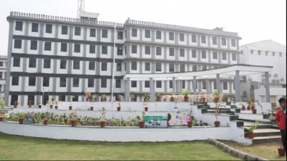 Vadodara: વાઘોડિયામાં સુમનદીપ વિદ્યાપીઠ સામે વાલીઓએ કેમ કર્યો હોબાળો ? જુઓ વીડિયો
