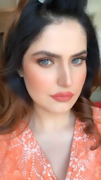 नवभारत टाइम्स से बात करते हुए जरीन खान ने बताया कि अक्सर 2 की शूटिंग के दौरान उनसे हर दूसरे सीन में बिकिनी पहनने को कहा गया था. जबकि शूटिंग शुरू होने से पहले उन्हें इस बारे में कोई जानकारी नहीं दी गई थी.