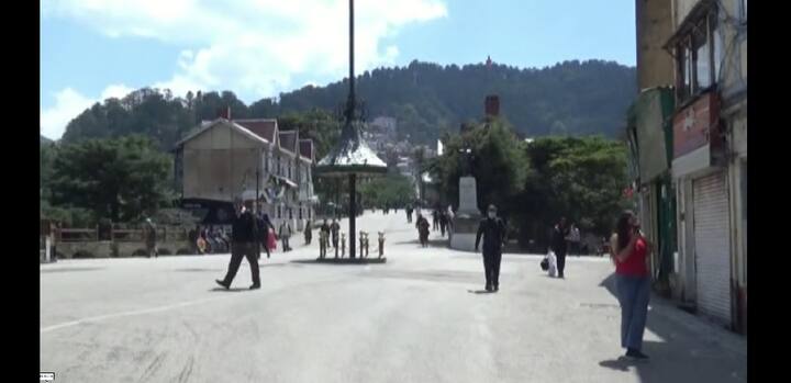 ਸ਼ਿਮਲਾ 'ਚ ਸ਼ਰਾਬ ਦੀਆਂ ਦੁਕਾਨਾਂ ਵੀ ਬੰਦ ਰਹੀਆਂ। ਮਲਾ 'ਚ ਲੌਕਡਾਊਨ ਨਹੀਂ ਹੈ ਪਰ ਲੌਕਡਾਊਨ ਜਿਹੇ ਹਾਲਾਤ ਹਨ।