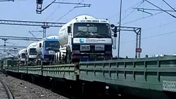 Oxygen Express reached Nashik | 'ऑक्सिजन एक्स्प्रेस' नाशकात दाखल