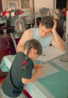 Taimur से लेकर Ira Khan तक, लॉकडाउन में कुछ ऐसे वक्त बिताते नजर आ रहे हैं बॉलीवुड सेलेब्स और स्टार किड्स