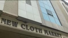 Ahmedabad: કોરોના સંક્રમણ અટકાવવા ન્યૂ ક્લોથ માર્કેટમાં વેપારીઓએ દુકાનો રાખી બંધ