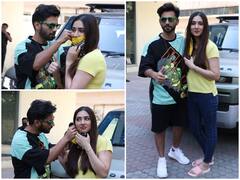 In Pics: बीच सड़क पर गर्लफ्रेंड दिशा परमार का मास्क ठीक करते दिखाई दिए राहुल वैद्य, तस्वीरों में देखिए रोमांटिक कैमिस्ट्री