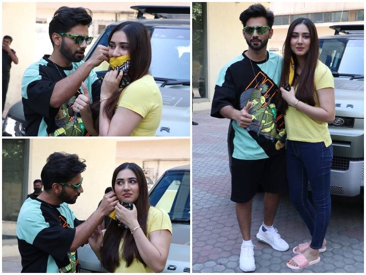 टेलीविजन स्टार कपल राहुल वैद्य और दिशा परमार इन दिनों अपने लेटेस्ट रिलीज म्यूजिक वीडियो को लेकर छाए हुए हैं. हाल ही में कपल को मुंबई में स्पॉट किया गया इस दौरान की इनकी कुछ तस्वीरें हम आपके लिए लेकर आए हैं. (Photo Credit: Manav Manglani)