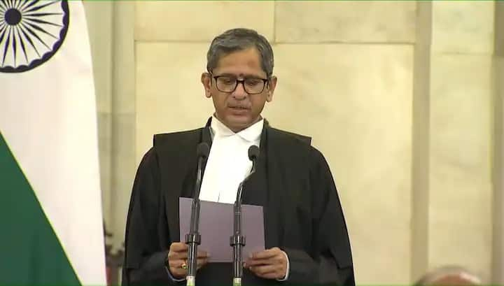 Justice NV Ramana takes oath as 48th Chief Justice of India CJI NV Ramana | न्यायमूर्ती एनव्ही रमणा आता देशाचे नवे सरन्यायाधीश, राष्ट्रपतींनी दिली शपथ